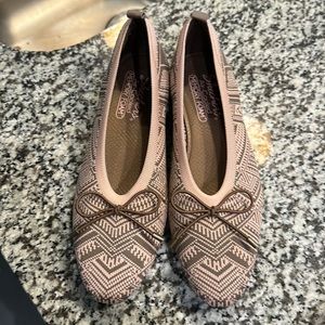 NWOT | SKECHERS air-cooled Mormont foam flats